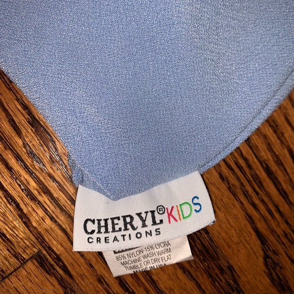 Light blue v-neck party dress with choker neckline. - Picture 4 of 5